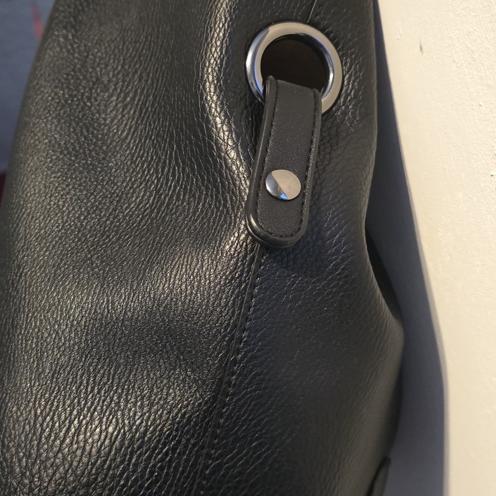 Sondra Roberts Black Leather Tote Bag - Picture 7 of 16